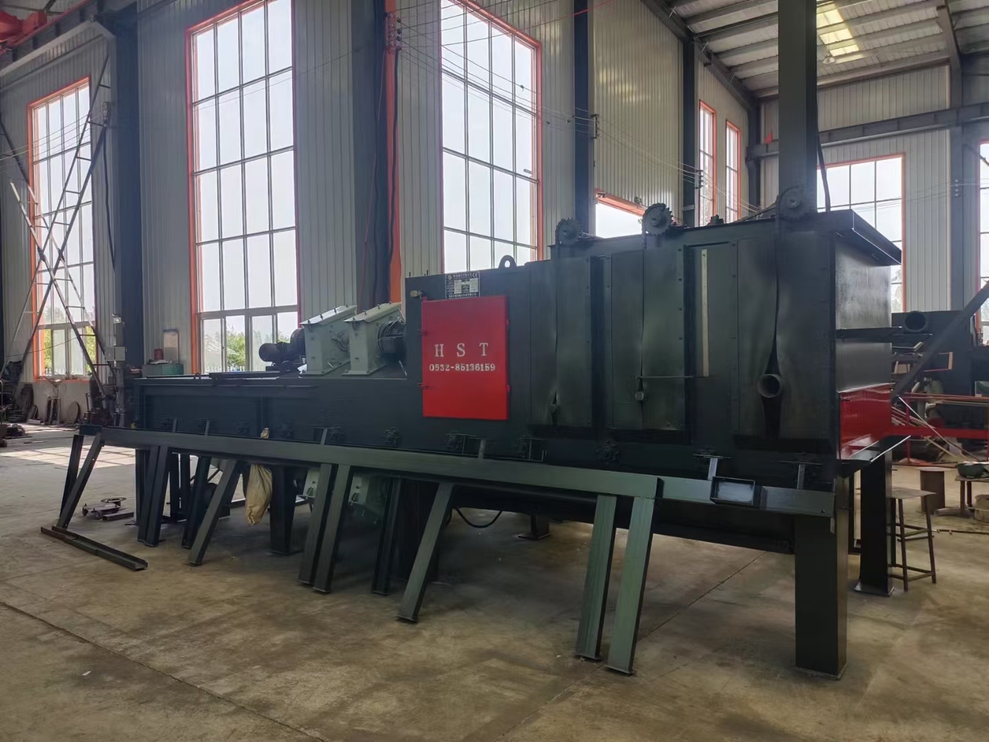 压铸件打砂清理机_铸件清砂机视频_铸件清理压砂机打磨视频