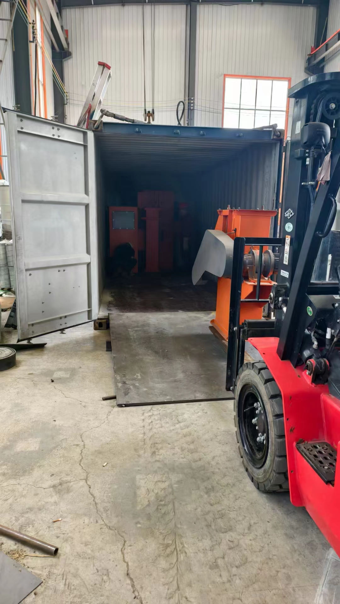 抛丸铆砂机打磨方法_铆件抛丸打砂机_抛丸铆砂机打磨视频